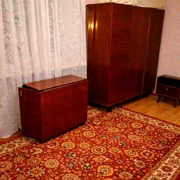 Продам 2 к. квартиру. Парк Горького. Средний этаж