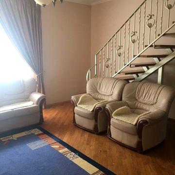 Здається будинок Пасічна.