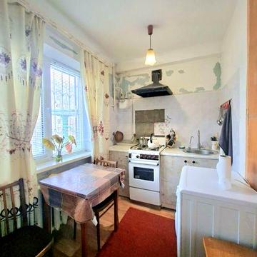 Продаж 2-кімнатної кв 1/5 по Чарівній