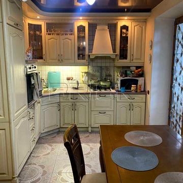 Олександра Кониського вул., 64-68