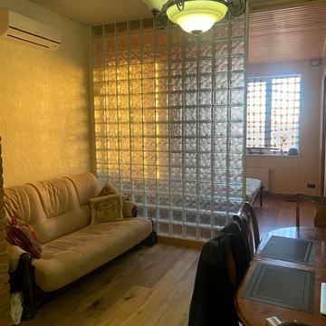 Кирило-Мефодіївська вул., 2