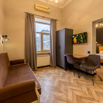 Дизайнерские апартаменты в центре с видом на тихий двор