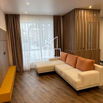 Продаж сучасного котеджу в центрі Брюховичів