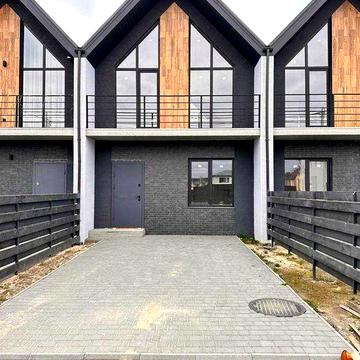 Таунхаус з переднім подвірям, в Стоянці, 85м2, БЕЗ КОМІСІЇ