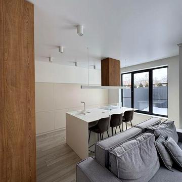 Продаж тауна з ремонтом Мальованка