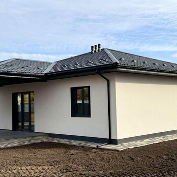 Новий будинок, щойно збудований єОселя. ГАЗ