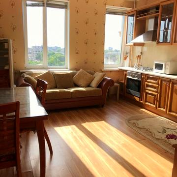 Святослава Караванського вул. (Жуковського), 33