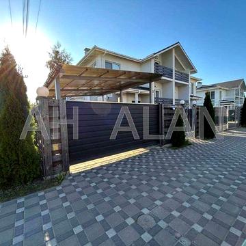 Задається автономний 3-поверховий дуплекс у Гатному