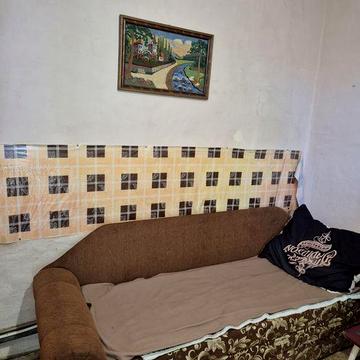 Здається двох кімнатна в центрі міста.