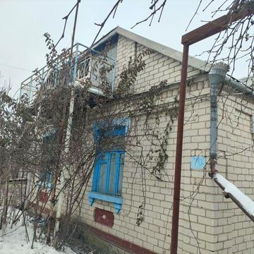 Житловий будинок, два гаражі, господарські приміщення