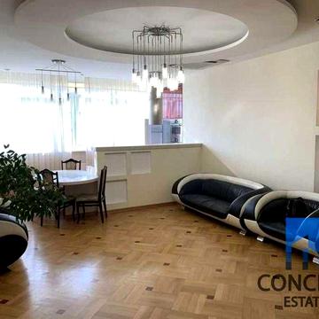 Продам просторную 4к студию на ул. Жуковского!