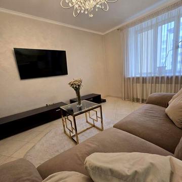 Кот-03. Квартира в районе Аркадия! Площадь 10 Апреля! 1300 $м²!