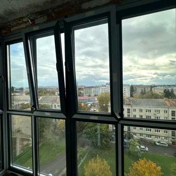 Продається 2-кімнатна квартира з панорамними вікнами