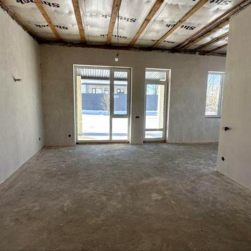 Одноповерховий будинок з частковим ремонтом.