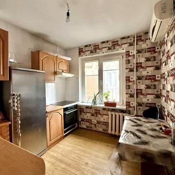 Велика 3 кімнатна квартира на Кримському бульварі