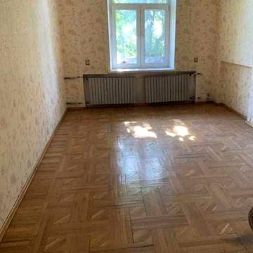 продам СТАЛИНКУ. проспект Гагарина.средний этаж.Газ