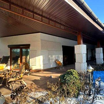 Продам дом на проспекте Науки. Красивая территория. Свой пруд!