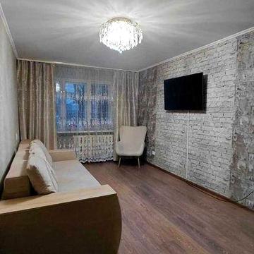 Продам 2 к квартиру з підвалом і паркомісцем на вул.А.Янгеля 0216