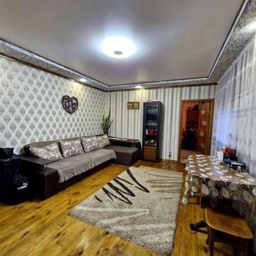 Честина будинку в смт Озерне