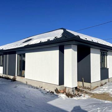 Будинок з Міськими Мережами та Парканом на Льонокомбінаті