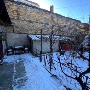 Трехкомнатная квартира. Молдаванка. Свой дворик. Сарай. Михайловская