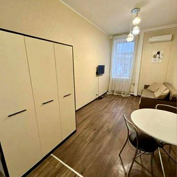 Гостинка/Смарт Центр метро Площадь Конституции