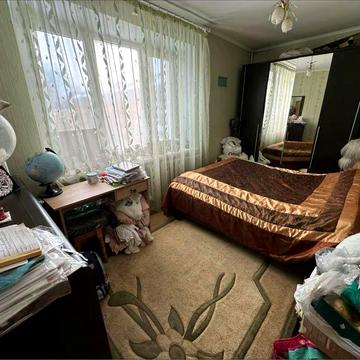 Продам трикімнатну квартиру.