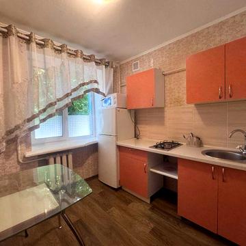 1 кімнатна  вул.Пирогова, р-н  ЦУМ. Вільна з 25 лютого.