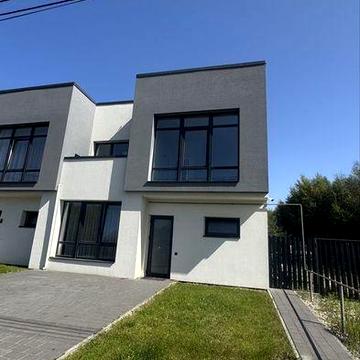 Сучасний таунхаус з ремонтом та меблями і великою ділянкою Крихівці