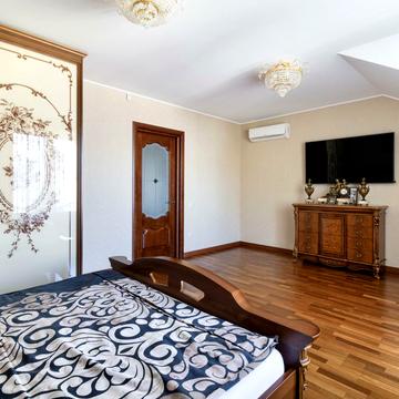 Харківська вул., 18