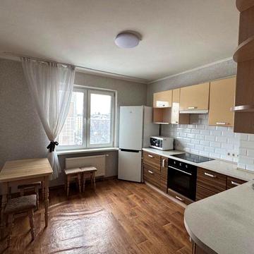 Здається  2к квартира ЖК Країна Озер   Ясиновацький 11