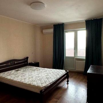 Здається  2к квартира ЖК Країна Озер   Ясиновацький 11