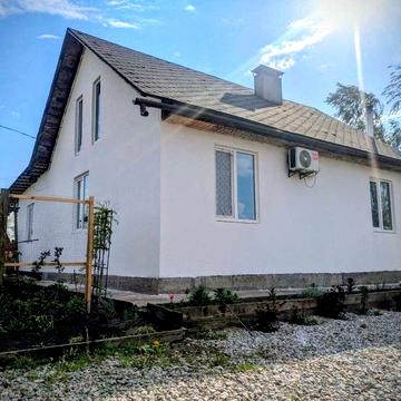 Продам будинок в Борисполі з власним озером.