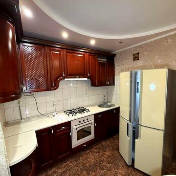 Автономка, парко-місце, цегляний будинок