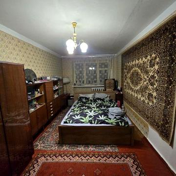 Трьох кімнатна . Інститутська