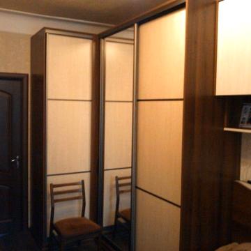 Трехкомнатная квартира в двухэтажном доме на Марка Безручко