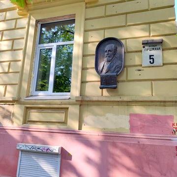 Продам 3х кімнатну 155 КВ.м. біля памятника Шевченку