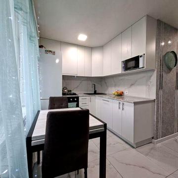 Продается  2х комнатная квартира чешка  центр города!!