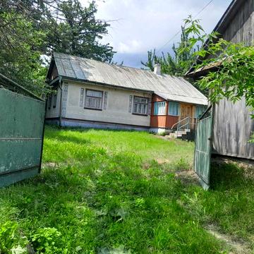 Будинок та земельна ділянка