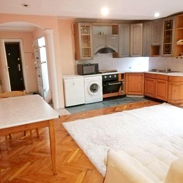 Лесі Українки бульв., 28