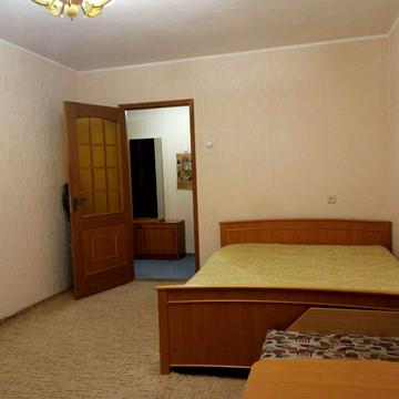 Академіка Доброхотова вул., 15