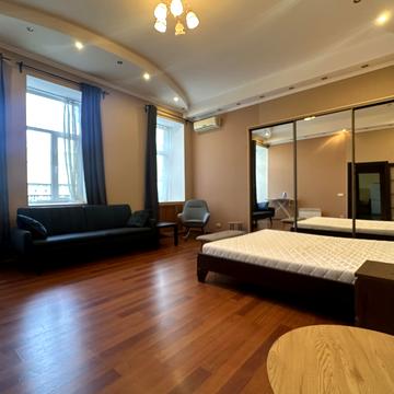 Саксаганського вул., 9