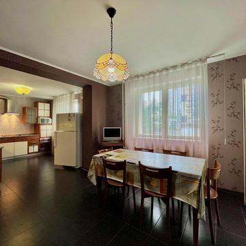 Василя Тютюнника вул. (Анрі Барбюса), 40