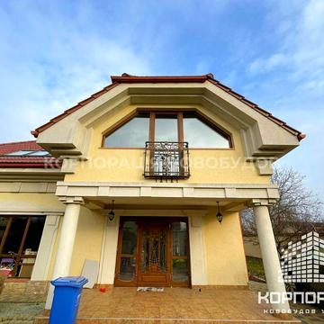 Коритнянська вул., 1