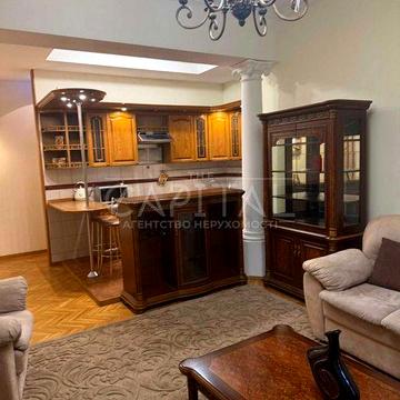 Пассаж . 2 кімнатна квартира  в самому центрі Києва