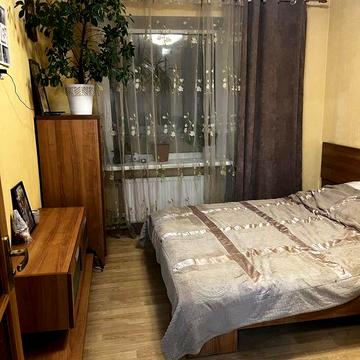 Продається гарна  трьохкімнатна квартира в Південо-Західному районі