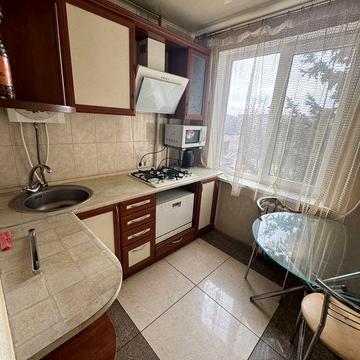 Здаєтся 2 кімнатна квпртира в центрі міста .