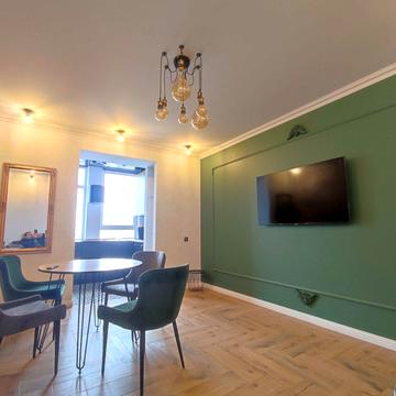 Героїв Крут вул. (Комунарів), 4/1