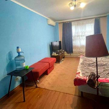 Сдам трехкомнатную  квартиру на Роганском массиве