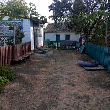 Продам затишний Будинок в центрі села ціна договірна